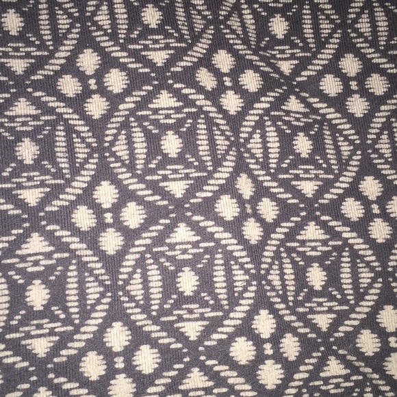 Super Comfortable Patterned Leggings - Picture 2 of 3